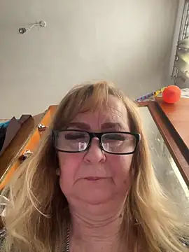 Irina2909xh online show from 7, 2, 2026