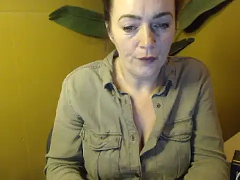 Snapshot of cloe85nl chatting on 13, 2, 2025 cloe85nl online show from 13, 2, 2025