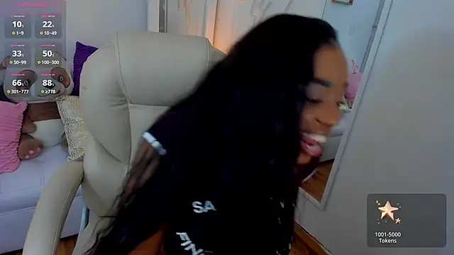 Snapshot of zobe_love chatting on 1, 2, 2025 zobe love online show from 1, 2, 2025