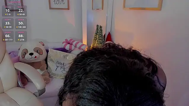 Snapshot of zobe_love chatting on 4, 12, 2025 zobe love online show from 4, 12, 2025