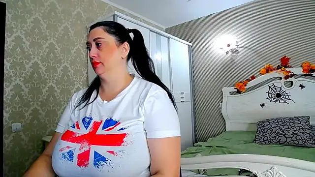 Evelyn Shy online show from 7, 11, 2025