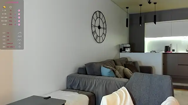 Juicy Bella online show from 13, 9, 2025