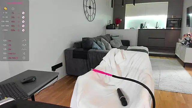 Juicy Bella online show from 28, 11, 2025