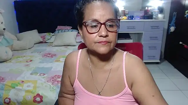Snapshot of pervert_mommy_ chatting on 20, 4, 2026 pervert mommy online show from 20, 4, 2026