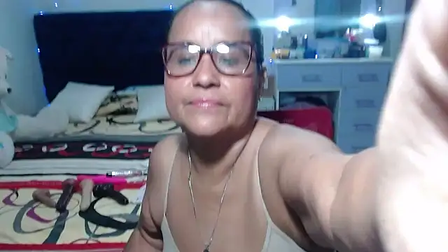 Snapshot of pervert_mommy_ chatting on 2, 5, 2026 pervert mommy online show from 2, 5, 2026