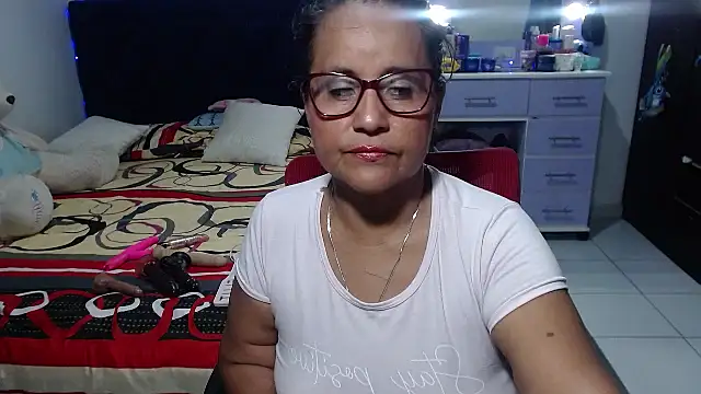Snapshot of pervert_mommy_ chatting on 4, 5, 2026 pervert mommy online show from 4, 5, 2026