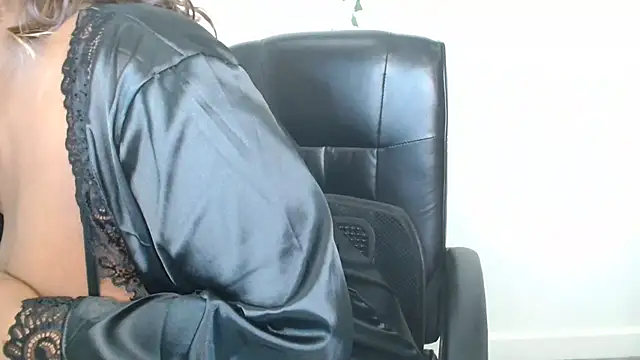 Black Monster Tits online show from 23, 11, 2025