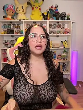 Snapshot of Sweet_sully__ chatting on 5, 8, 2026 Sweet sully online show from 5, 8, 2026