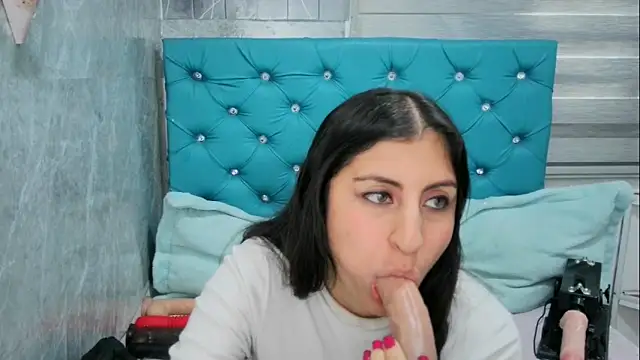 MAARYMOON online show from 4, 3, 2025