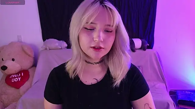 KuroChan420 online show from 28, 2, 2025