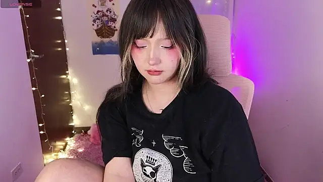 KuroChan420 online show from 3, 12, 2025