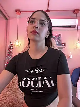 Snapshot of Zoe_Bae chatting on 5, 1, 2025 Zoe Bae online show from 5, 1, 2025