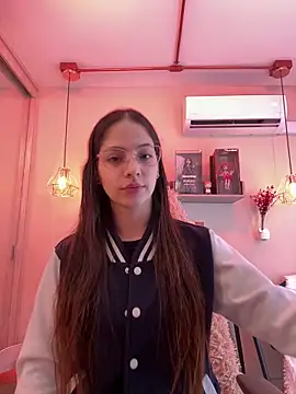 Snapshot of Zoe_Bae chatting on 7, 3, 2025 Zoe Bae online show from 7, 3, 2025