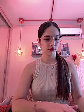 Snapshot of Zoe_Bae chatting on 18, 3, 2025 Zoe Bae online show from 18, 3, 2025