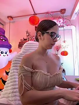 Zoe Bae online show from 28, 10, 2025