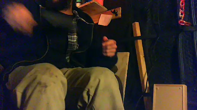 Snapshot of Sitonmyface2020@xh chatting on 4, 12, 2025 Sitonmyface2020xh online show from 4, 12, 2025