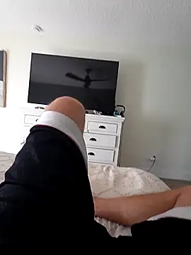 couple211 online show from 17, 4, 2026