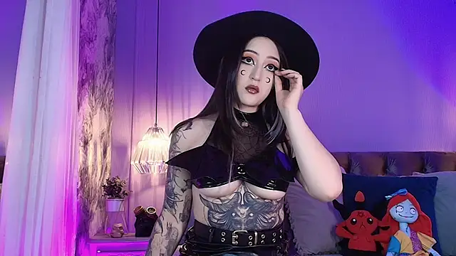 Snapshot of Charlotte_Germanotta_ chatting on 9, 5, 2026 Charlotte Germanotta online show from 9, 5, 2026