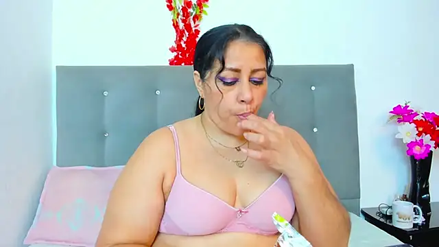 Snapshot of SexxyPamela chatting on 24, 9, 2025 SexxyPamela online show from 24, 9, 2025