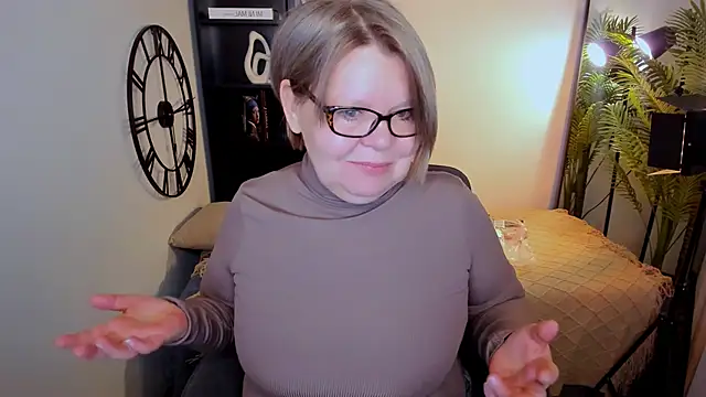 Snapshot of Shannonshine chatting on 8, 5, 2026 Shannonshine online show from 8, 5, 2026