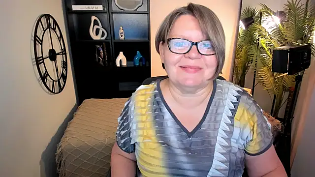 Snapshot of Shannonshine chatting on 13, 5, 2026 Shannonshine online show from 13, 5, 2026