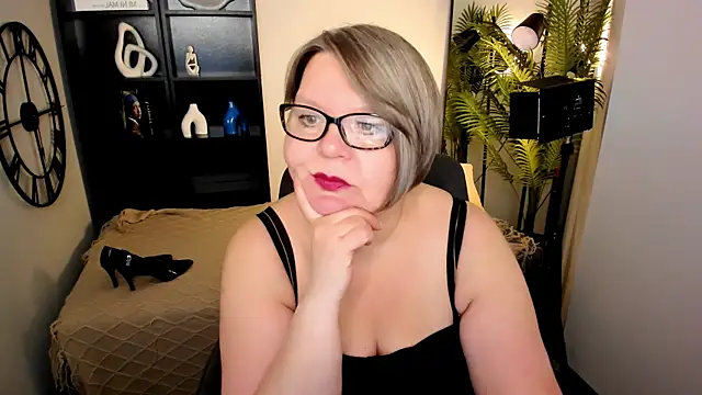 Snapshot of Shannonshine chatting on 16, 5, 2026 Shannonshine online show from 16, 5, 2026