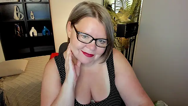 Snapshot of Shannonshine chatting on 9, 7, 2026 Shannonshine online show from 9, 7, 2026