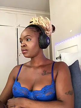 LuciousLips96 online show from 20, 10, 2025