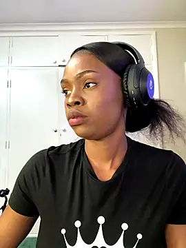 LuciousLips96 online show from 26, 10, 2025