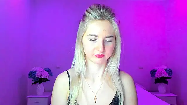 Snapshot of AnnaCarrera chatting on 8, 12, 2024 AnnaCarrera online show from 8, 12, 2024