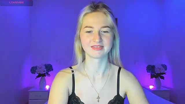 Snapshot of AnnaCarrera chatting on 6, 3, 2025 AnnaCarrera online show from 6, 3, 2025