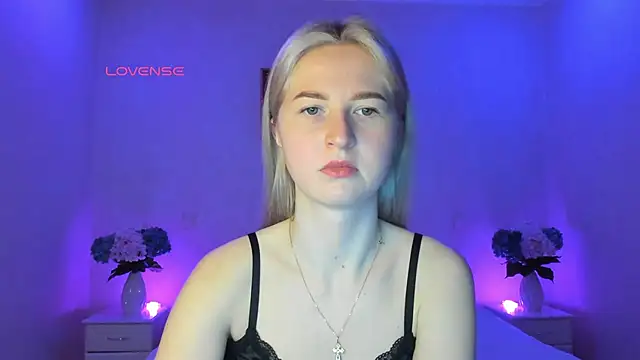 Snapshot of AnnaCarrera chatting on 8, 3, 2025 AnnaCarrera online show from 8, 3, 2025