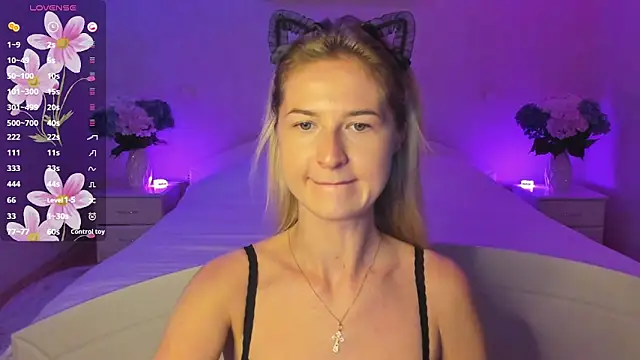 Snapshot of AnnaCarrera chatting on 16, 9, 2025 AnnaCarrera online show from 16, 9, 2025