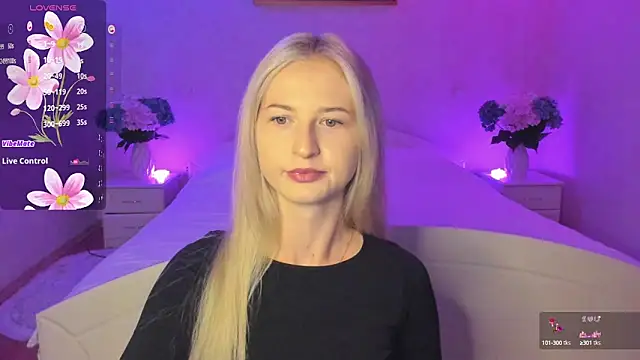 Snapshot of AnnaCarrera chatting on 6, 10, 2025 AnnaCarrera online show from 6, 10, 2025