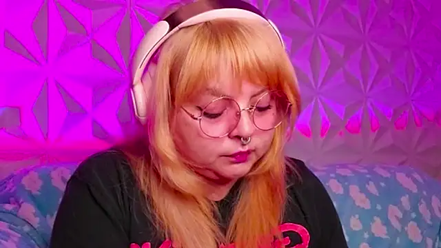 Satyn doll online show from 9, 10, 2025