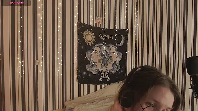  Hanna Moon  online show from 7, 10, 2025