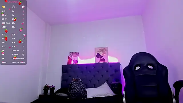 Ellie Alves online show from 23, 10, 2025