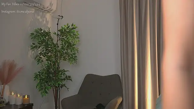 Snapshot of AlyonaX chatting on 19, 10, 2025 AlyonaX online show from 19, 10, 2025