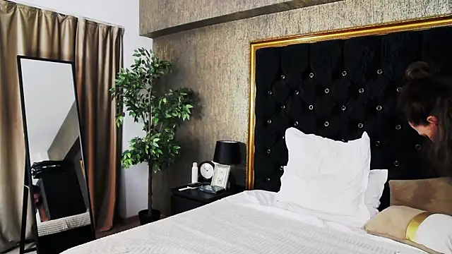 LisaCroft online show from 27, 2, 2025