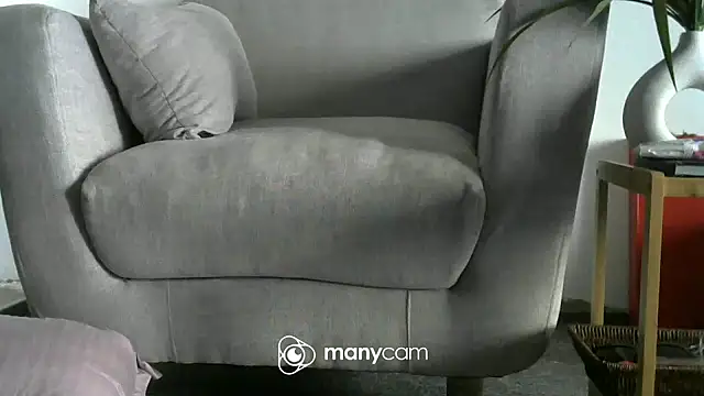 Snapshot of missytrig chatting on 24, 2, 2025 missytrig online show from 24, 2, 2025