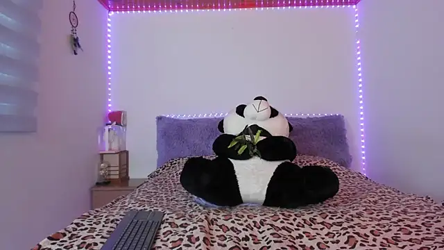 Snapshot of Arenne_rouse chatting on 20, 12, 2025 Arenne rouse online show from 20, 12, 2025