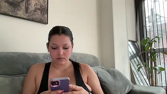 Snapshot of MarcellaGriffin chatting on 4, 3, 2025 MarcellaGriffin online show from 4, 3, 2025