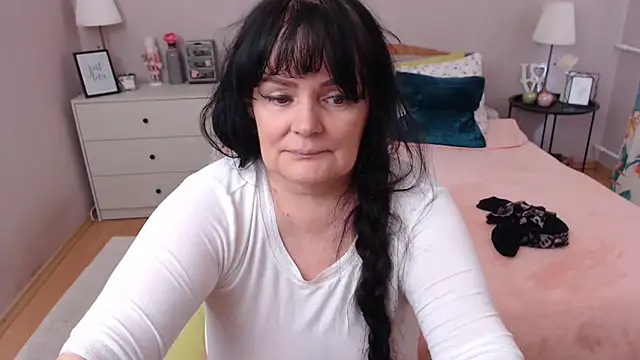 Snapshot of LeveMe2Nightt chatting on 12, 5, 2026 LeveMe2Nightt online show from 12, 5, 2026