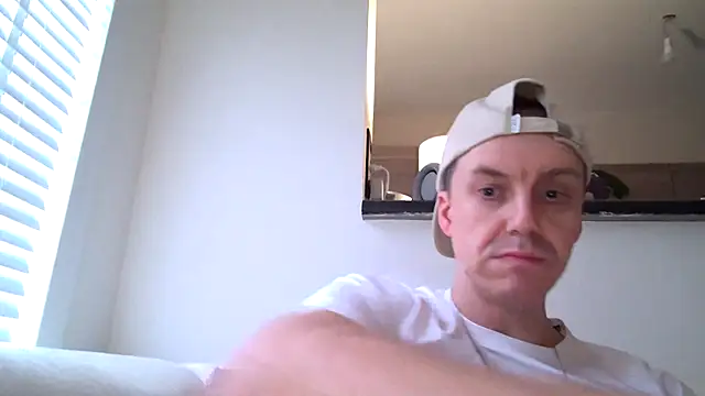 Snapshot of ploki2180 chatting on 15, 11, 2025 ploki2180 online show from 15, 11, 2025