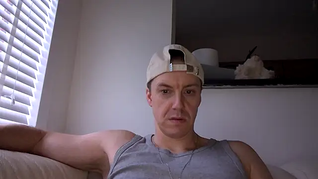 Snapshot of ploki2180 chatting on 23, 11, 2025 ploki2180 online show from 23, 11, 2025