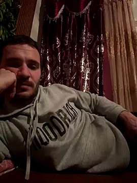 Snapshot of AlexandruUK chatting on 4, 12, 2025 AlexandruUK online show from 4, 12, 2025