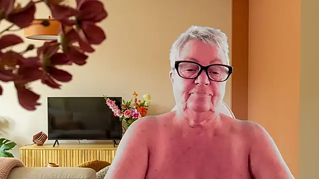 GrannyChrissy68 online show from 6, 2, 2026