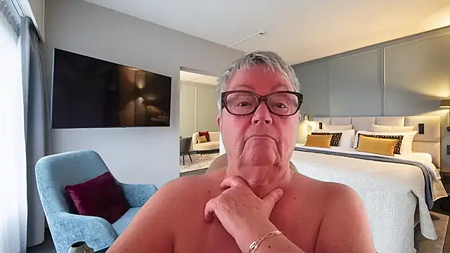 GrannyChrissy68 online show from 19, 5, 2026