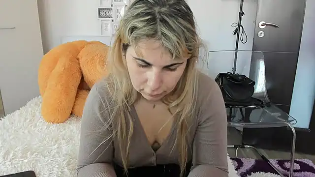 Snapshot of sweetemy4u chatting on 4, 3, 2025 sweetemy4u online show from 4, 3, 2025