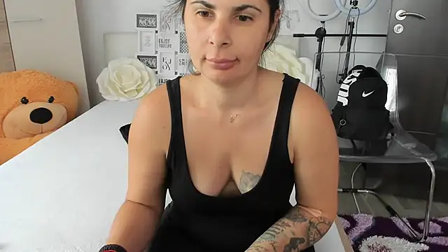Snapshot of sweetemy4u chatting on 2, 10, 2025 sweetemy4u online show from 2, 10, 2025
